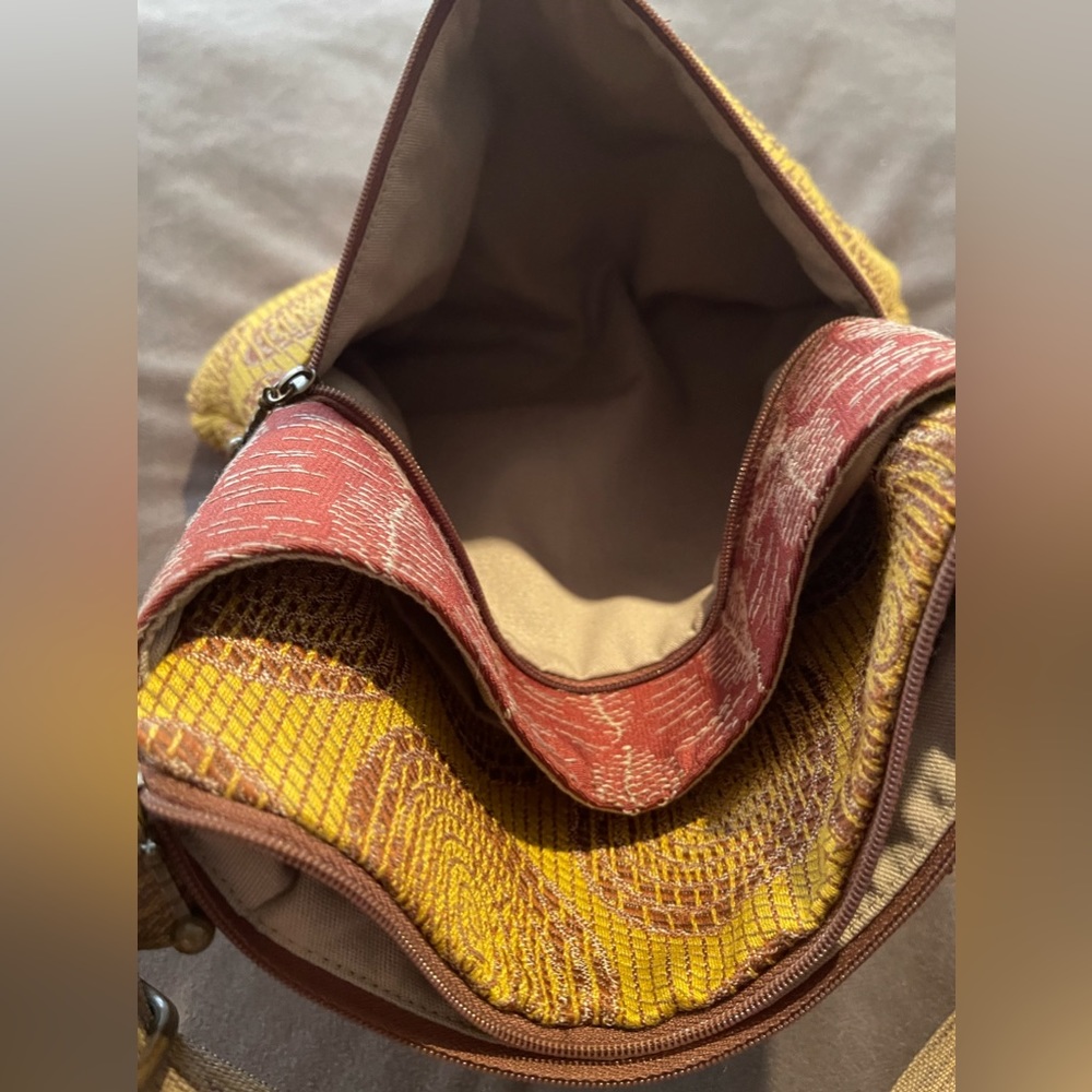 Maruca Spree Crossbody Purse - Picture 7 of 7